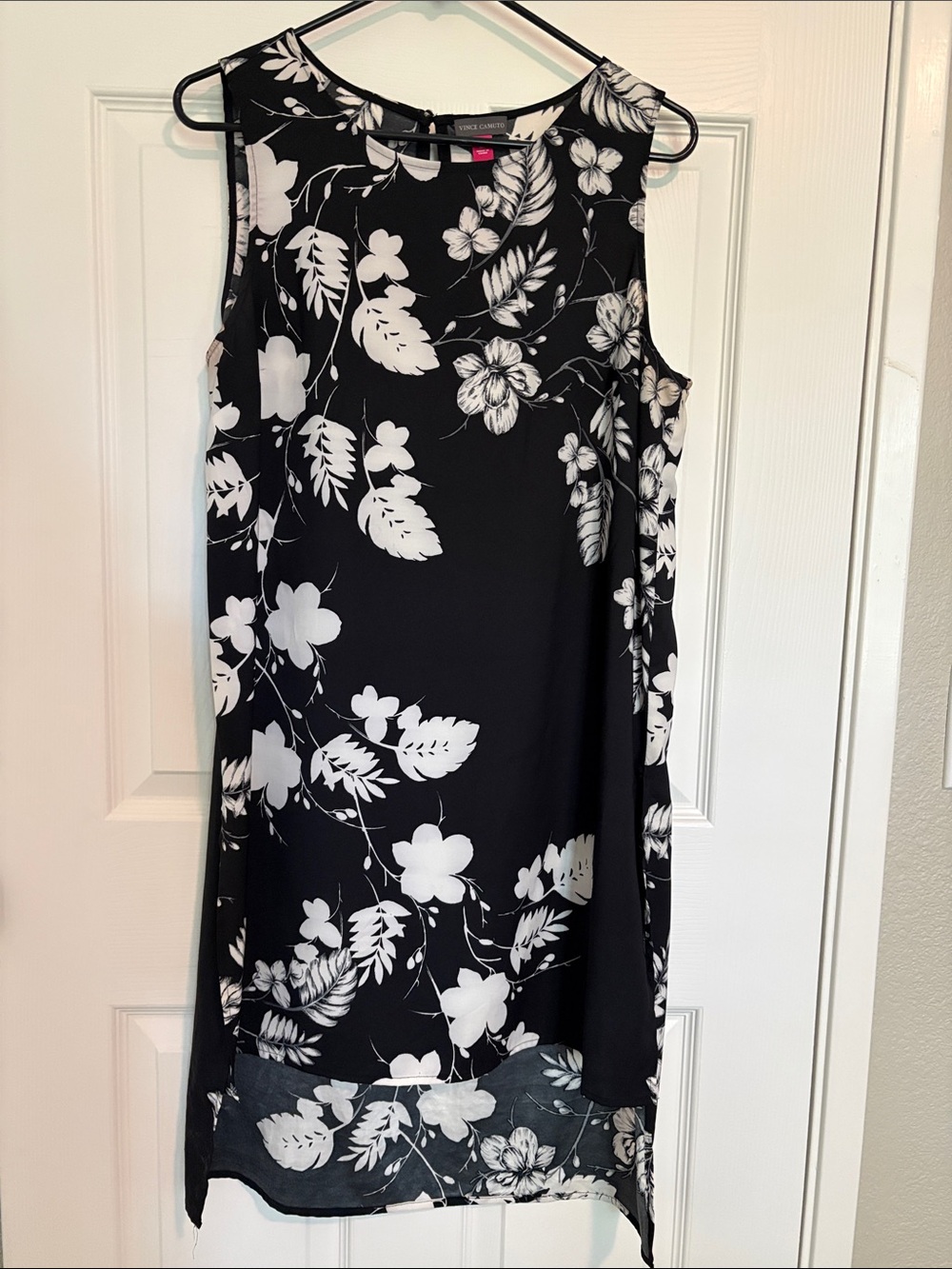 Vince Camuto Black & White Floral Sleeveless Shift Dress